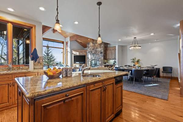 Abode at Wasatch Hollow, private hot tub, sound system, retreat