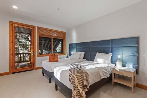 Abode at Wasatch Hollow, private hot tub, sound system, retreat