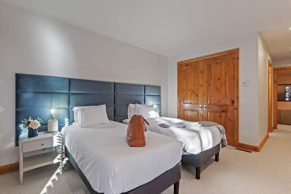 Abode at Wasatch Hollow, private hot tub, sound system, retreat