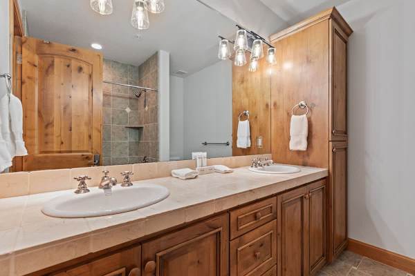 Abode at Wasatch Hollow, private hot tub, sound system, retreat