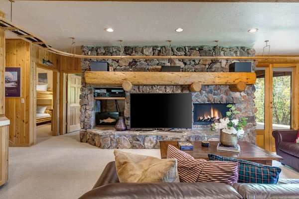 Abode at American Flag, private hot tub, sauna, panoramic views