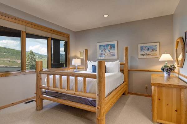 Abode at American Flag, private hot tub, sauna, panoramic views