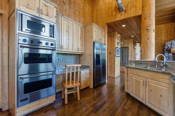 Abode at American Flag, private hot tub, sauna, panoramic views