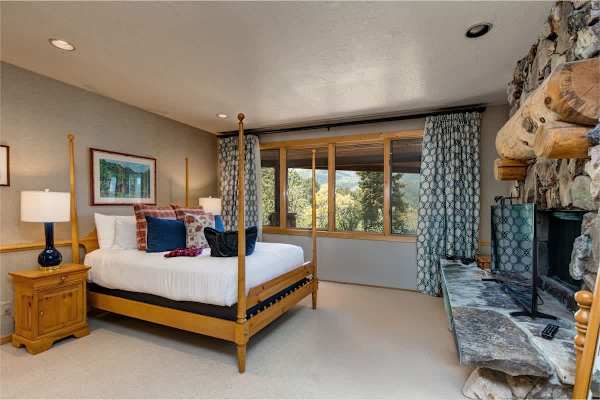 Abode at American Flag, private hot tub, sauna, panoramic views