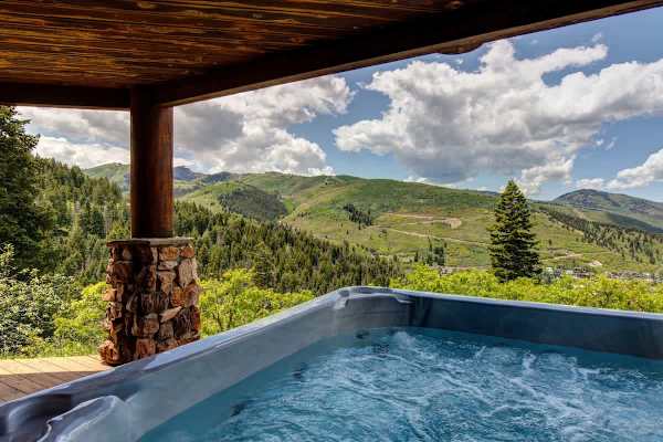 Abode at American Flag, private hot tub, sauna, panoramic views