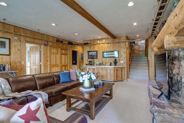 Abode at American Flag, private hot tub, sauna, panoramic views