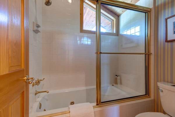 Abode at American Flag, private hot tub, sauna, panoramic views