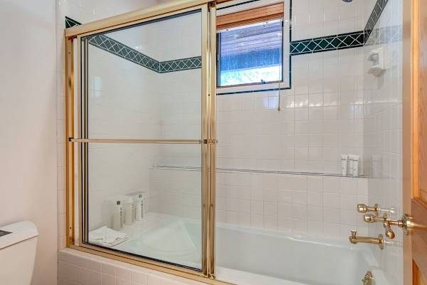 Abode at American Flag, private hot tub, sauna, panoramic views