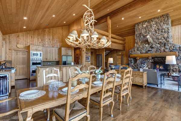 Abode at American Flag, private hot tub, sauna, panoramic views