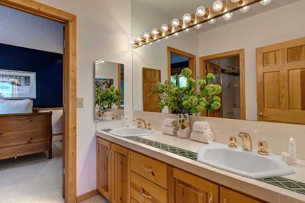 Abode at American Flag, private hot tub, sauna, panoramic views