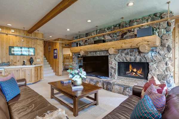 Abode at American Flag, private hot tub, sauna, panoramic views