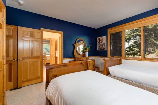 Abode at American Flag, private hot tub, sauna, panoramic views