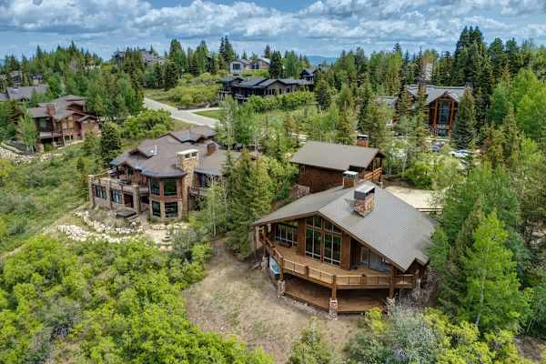Abode at American Flag, private hot tub, sauna, panoramic views