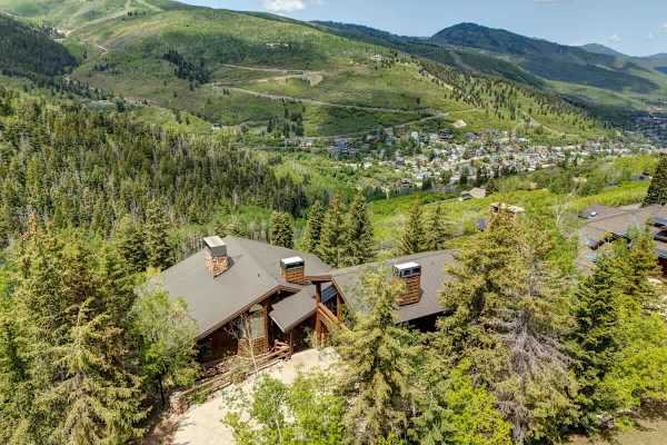 Abode at American Flag, private hot tub, sauna, panoramic views