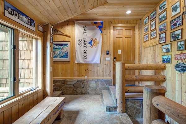 Abode at American Flag, private hot tub, sauna, panoramic views