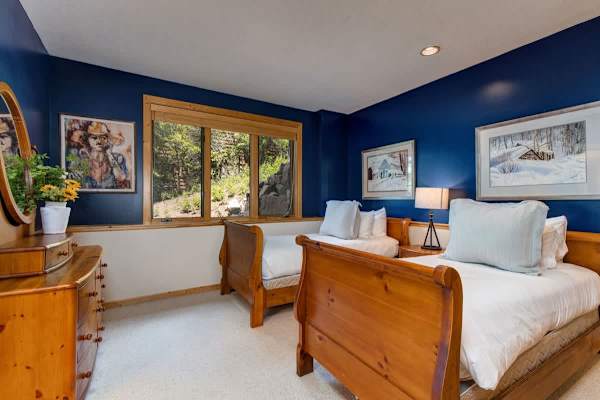 Abode at American Flag, private hot tub, sauna, panoramic views