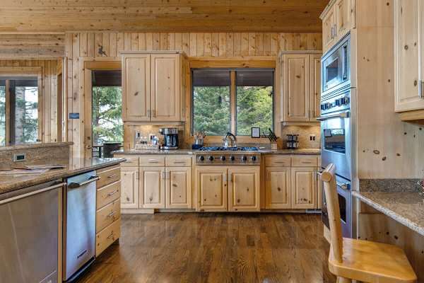 Abode at American Flag, private hot tub, sauna, panoramic views