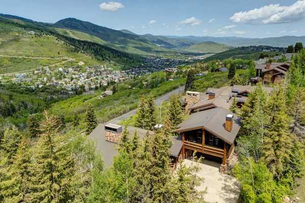 Abode at American Flag, private hot tub, sauna, panoramic views
