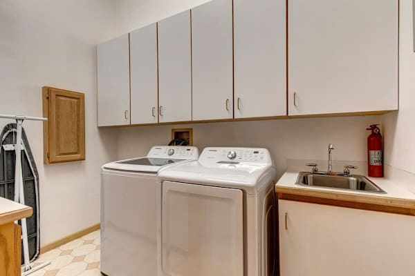 Abode at American Flag, private hot tub, sauna, panoramic views