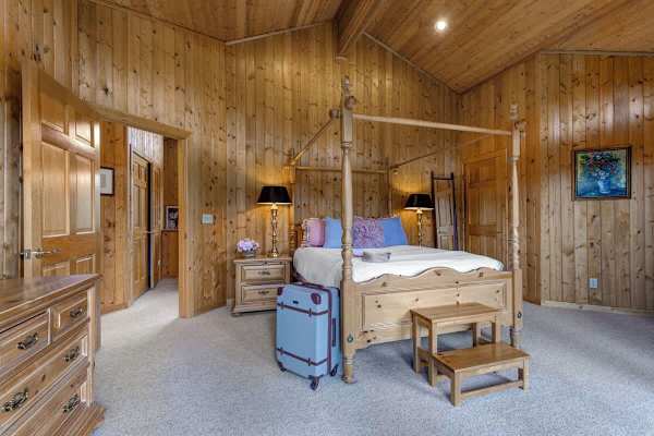 Abode at American Flag, private hot tub, sauna, panoramic views