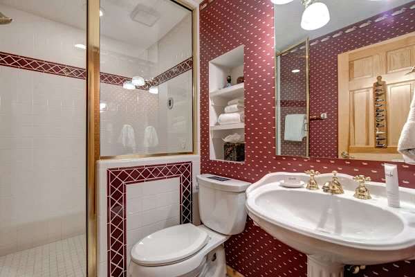 Abode at American Flag, private hot tub, sauna, panoramic views