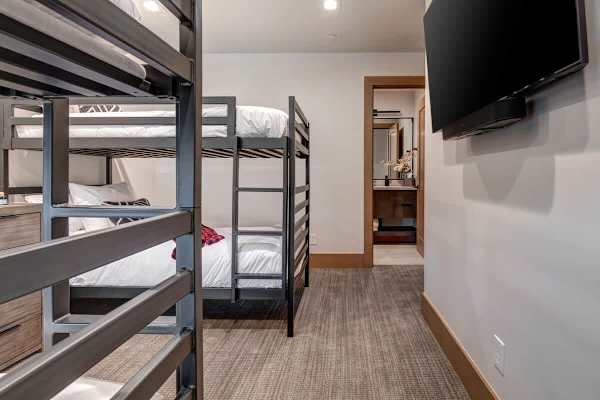 Abode at Powder King, ski-in/ski-out, hot tub, fire pit, PCMR