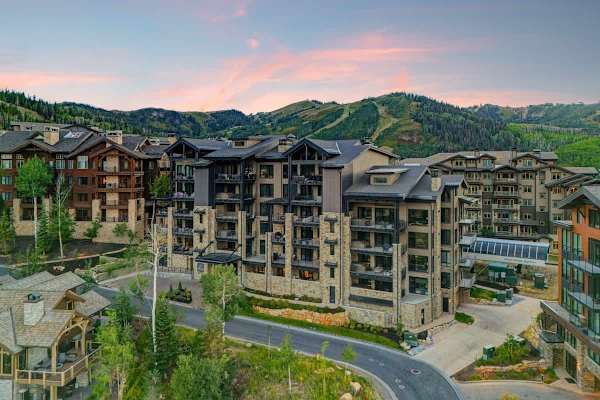 Abode at Horizon View, ski-in/ski-out, hot tub, panoramic views