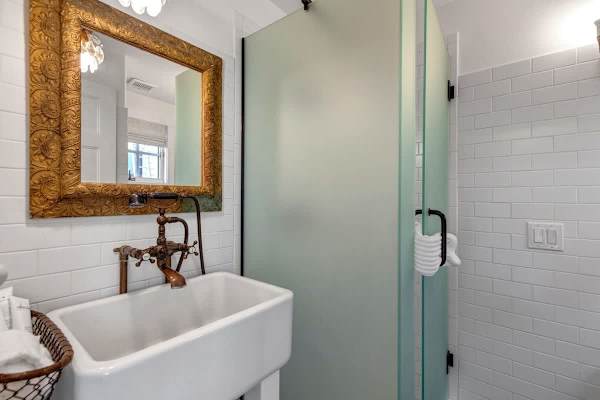 Abode at Lucky Miner, hot tub, fire pit, steps to Main Street, Old Town