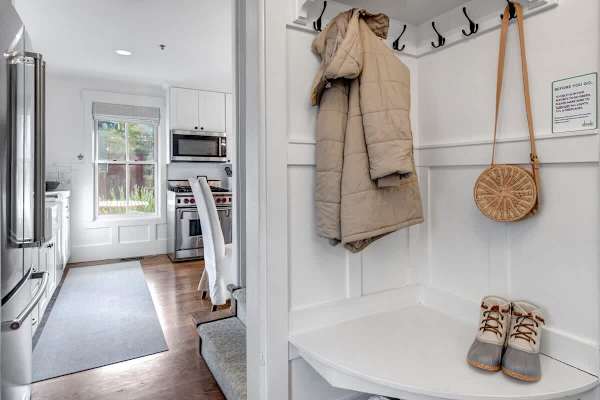 Abode at Lucky Miner, hot tub, fire pit, steps to Main Street, Old Town