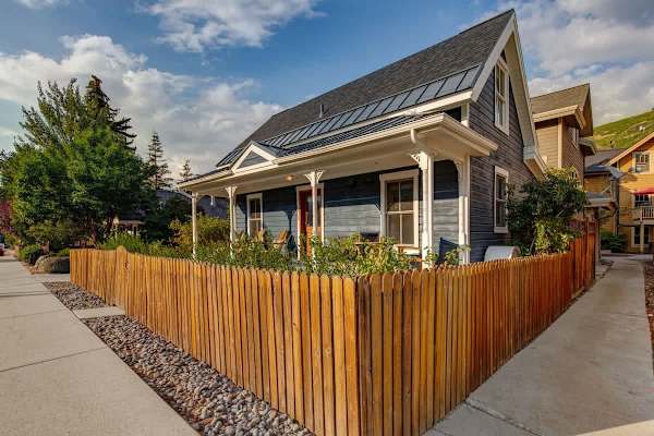 Abode at Lucky Miner, hot tub, fire pit, steps to Main Street, Old Town