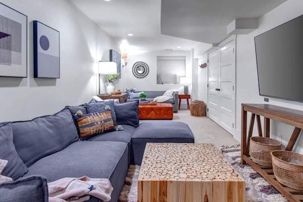 Abode at Lucky Miner, hot tub, fire pit, steps to Main Street, Old Town