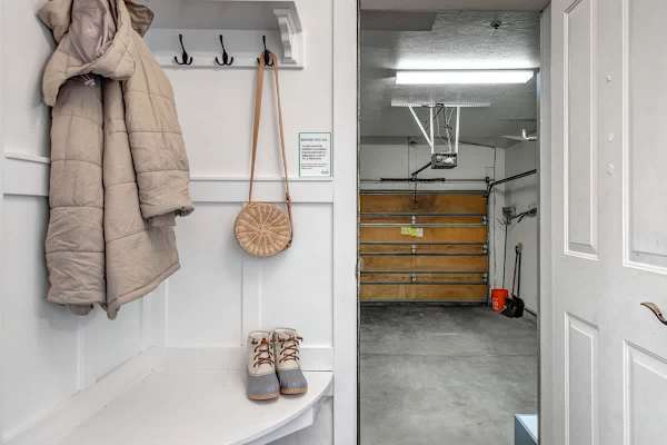Abode at Lucky Miner, hot tub, fire pit, steps to Main Street, Old Town