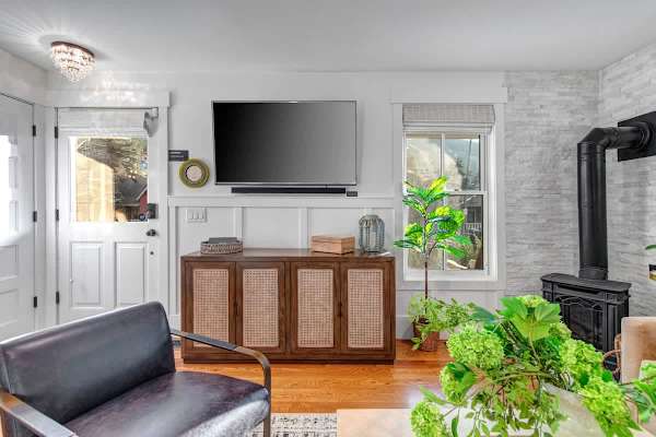 Abode at Lucky Miner, hot tub, fire pit, steps to Main Street, Old Town