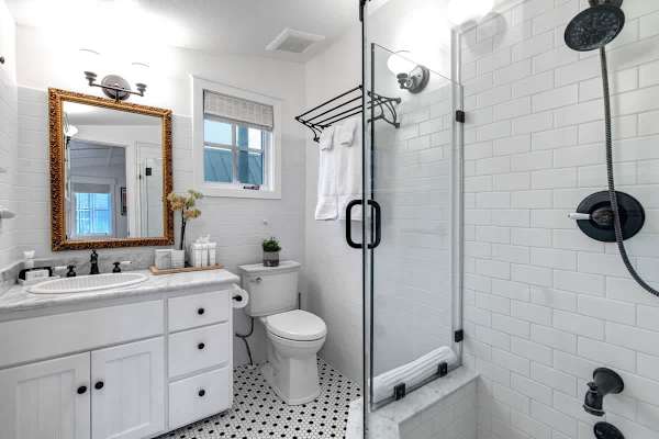 Abode at Lucky Miner, hot tub, fire pit, steps to Main Street, Old Town