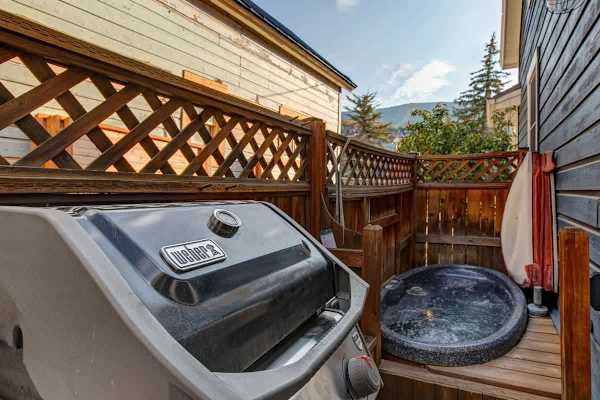 Abode at Lucky Miner, hot tub, fire pit, steps to Main Street, Old Town