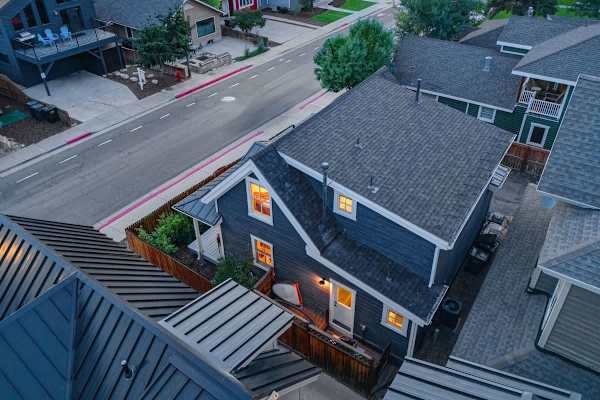 Abode at Lucky Miner, hot tub, fire pit, steps to Main Street, Old Town