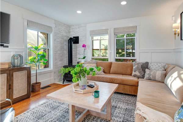 Abode at Lucky Miner, hot tub, fire pit, steps to Main Street, Old Town