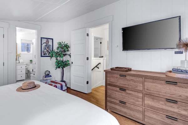 Abode at Lucky Miner, hot tub, fire pit, steps to Main Street, Old Town