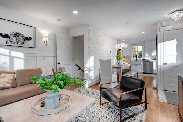 Abode at Lucky Miner, hot tub, fire pit, steps to Main Street, Old Town