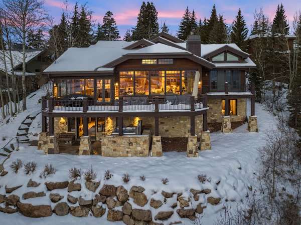 Abode at Mountains Edge, ski-in/ski-out, hot tub, pool table