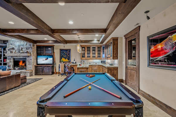 Abode at Mountains Edge, ski-in/ski-out, hot tub, pool table