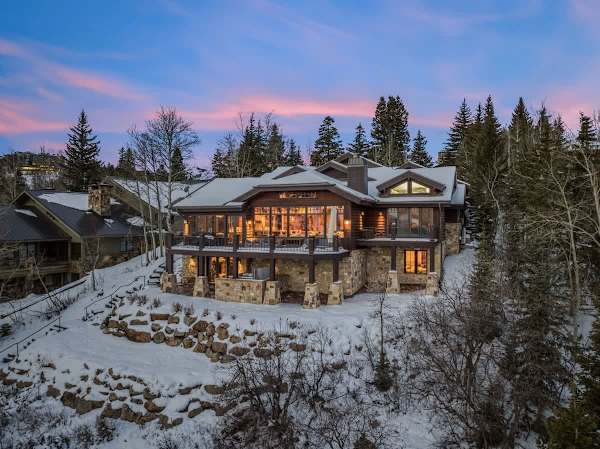 Abode at Mountains Edge, ski-in/ski-out, hot tub, pool table
