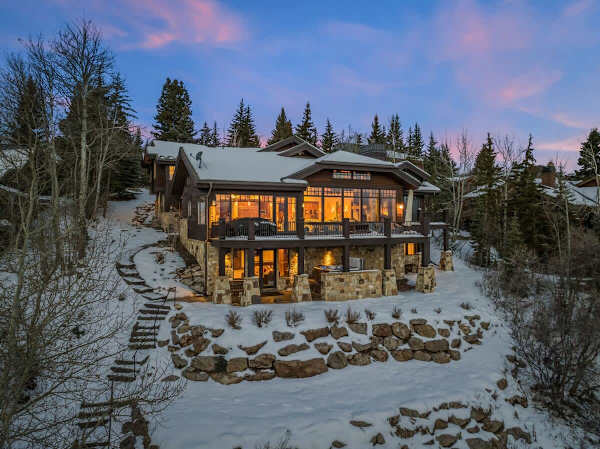 Abode at Mountains Edge, ski-in/ski-out, hot tub, pool table