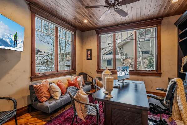 Abode at Mountains Edge, ski-in/ski-out, hot tub, pool table
