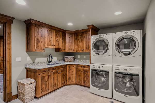 Abode at Mountains Edge, ski-in/ski-out, hot tub, pool table