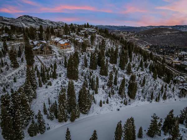 Abode at Mountains Edge, ski-in/ski-out, hot tub, pool table
