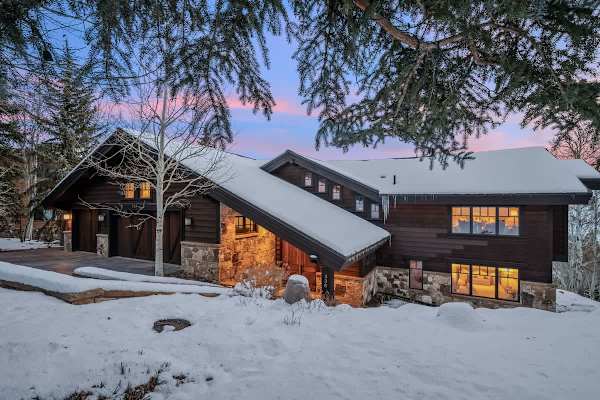Abode at Mountains Edge, ski-in/ski-out, hot tub, pool table