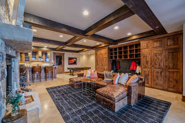 Abode at Mountains Edge, ski-in/ski-out, hot tub, pool table