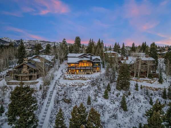 Abode at Mountains Edge, ski-in/ski-out, hot tub, pool table