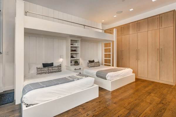 Abode at Parkite #24, hot tub, balcony overlooking Main Street, gym, luxury condo